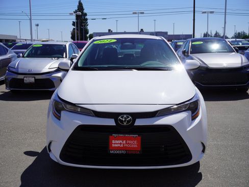 Used 2024 Toyota Corolla LE FWD image 4