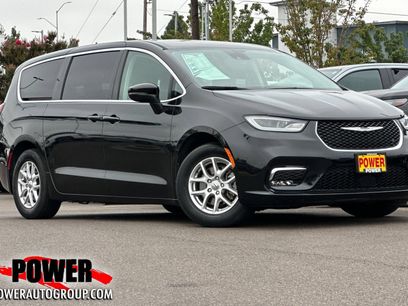 Used 2023 Chrysler Pacifica Touring-L