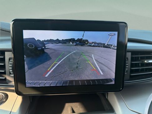 Used 2023 Ford Explorer XLT AWD/4WD image 25