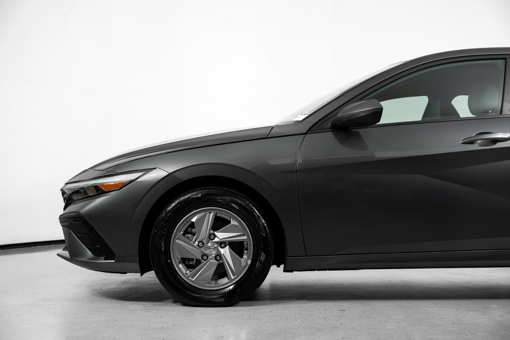 Certified 2026 Hyundai Elantra SE FWD image 14