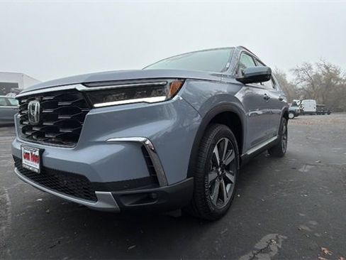 New 2025 Honda Pilot Touring image 9