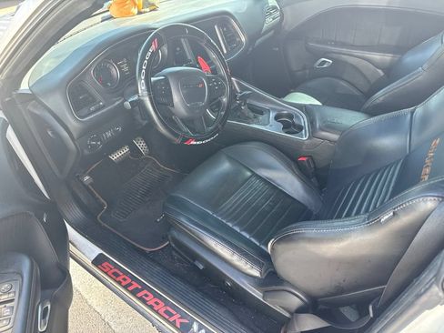 Used 2016 Dodge Challenger R/T Scat Pack RWD image 3