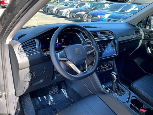 Certified 2023 Volkswagen Tiguan SE image 17