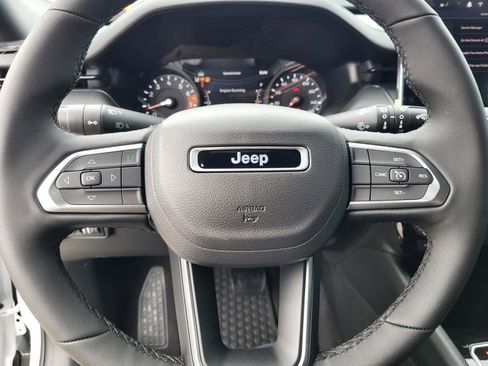 New 2026 Jeep Compass Latitude image 18