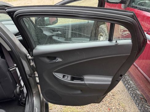 Used 2017 Chevrolet Volt LT w/ Comfort Package FWD image 28