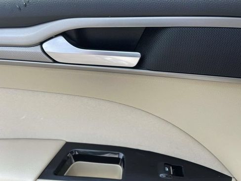 Used 2016 Ford Fusion SE FWD image 17
