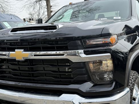 Used 2025 Chevrolet Silverado 3500 LT w/ Safety Package AWD/4WD image 43