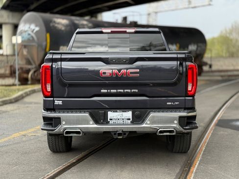 Used 2022 GMC Sierra 1500 SLT w/ SLT Premium Plus Package AWD/4WD image 4
