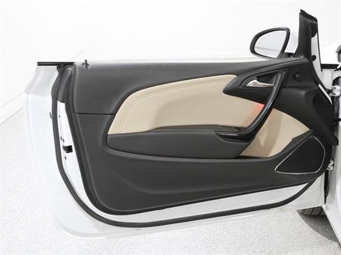 Used 2019 Buick Cascada Premium image 5