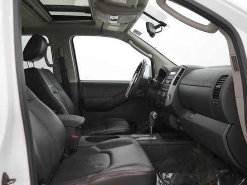Used 2011 Nissan Frontier PRO-4X w/ Pro-4x Luxury Pkg AWD/4WD image 13