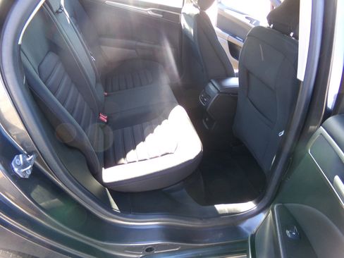 Used 2017 Ford Fusion SE w/ Fusion SE Technology Package image 19