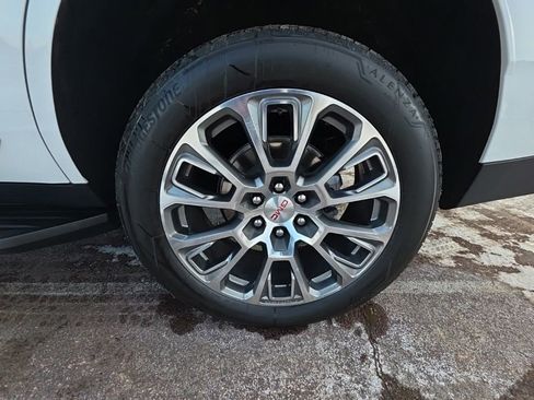 Used 2025 GMC Yukon Denali image 32