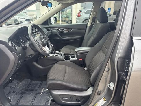 Used 2017 Nissan Rogue SV image 11