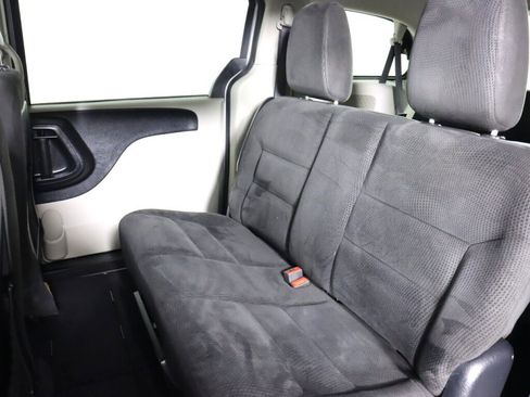 Used 2017 Dodge Grand Caravan SE image 24