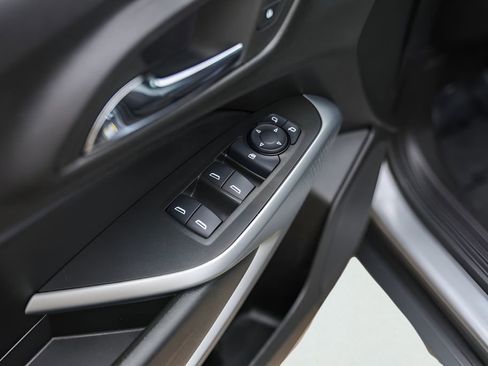 Used 2025 Chevrolet Trax RS w/ Sunroof Package FWD image 23