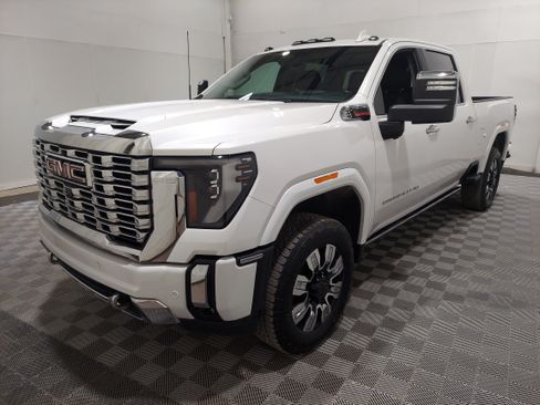 Used 2024 GMC Sierra 2500 Denali w/ Denali Reserve Package AWD/4WD image 1