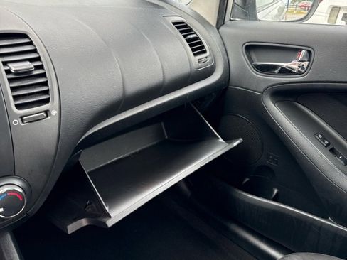 Used 2016 Kia Forte LX image 9