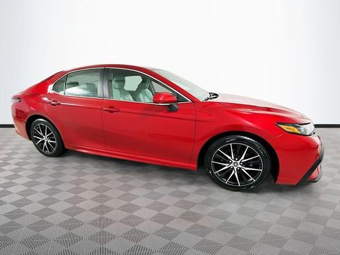 Used 2022 Toyota Camry SE image 17