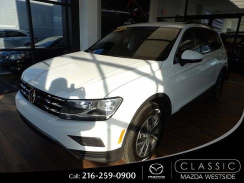Used 2020 Volkswagen Tiguan SE image 1