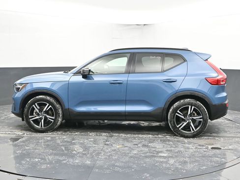 Used 2024 Volvo XC40 B5 Core image 7