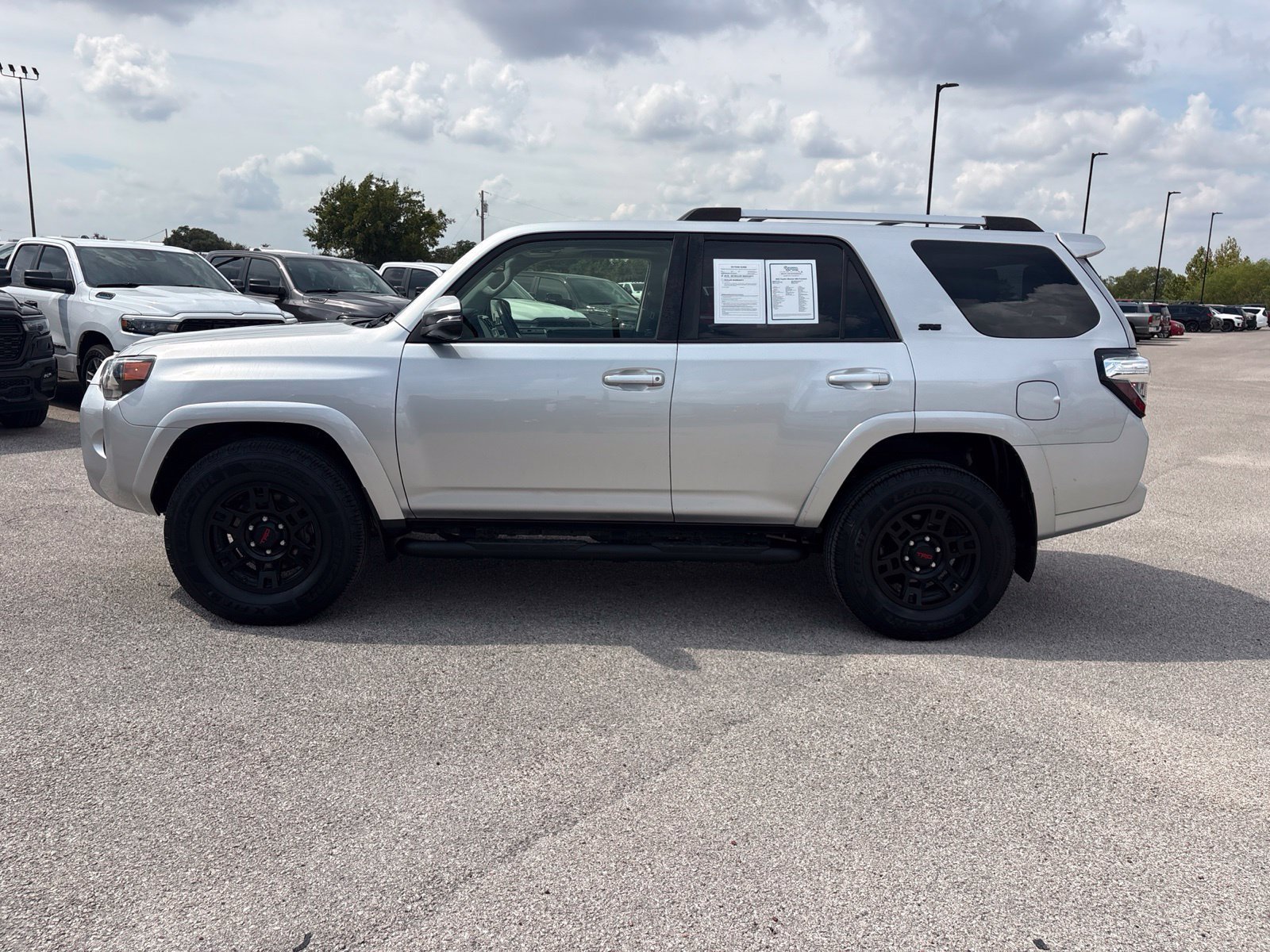 Used 2023 Toyota 4Runner SR5 Premium w/ Moonroof Package AWD/4WD image 2