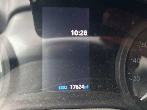 Used 2021 Toyota Sienna XLE image 23