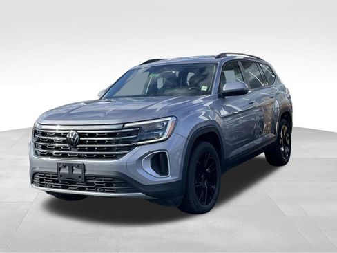 Certified 2025 Volkswagen Atlas SE w/ Black Wheel Package image 2