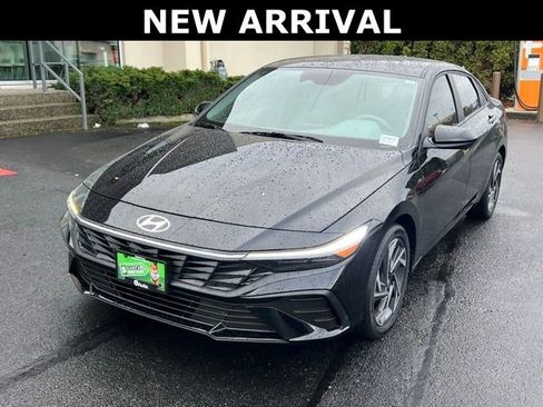 Certified 2025 Hyundai Elantra Sport image 3