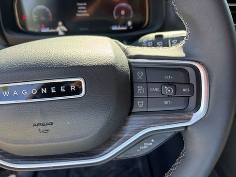 Used 2023 Jeep Wagoneer L Series II image 28