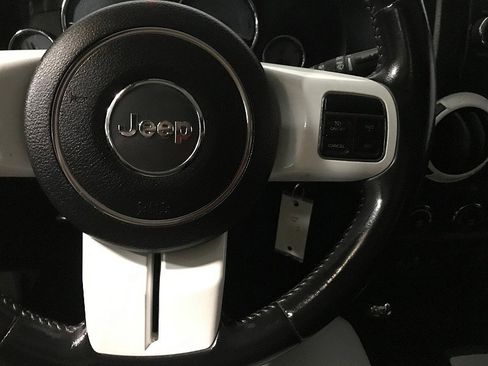 Used 2014 Jeep Wrangler Unlimited Sahara image 25