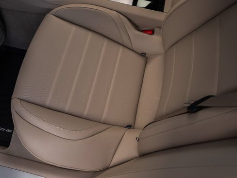 Certified 2026 Porsche Panamera RWD image 32