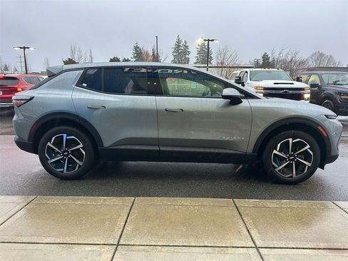 New 2026 Chevrolet Equinox EV LT image 6