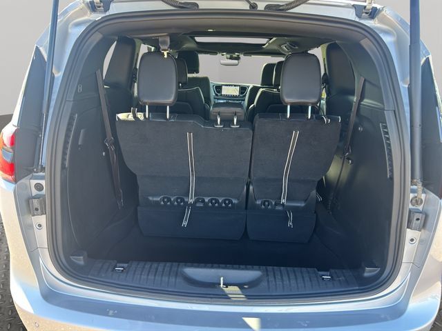 Used 2026 Chrysler Pacifica Limited FWD image 26