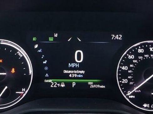 Used 2023 Toyota Sienna Platinum image 6