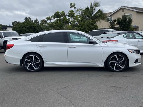 Used 2022 Honda Accord Sport image 2