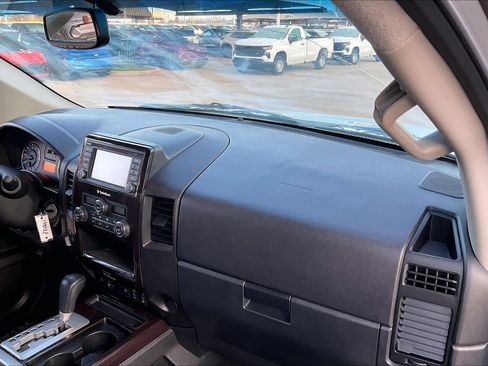 Used 2015 Nissan Titan SL w/ SL Moonroof Package image 18