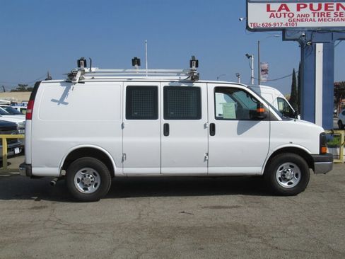 Used 2014 Chevrolet Express 2500 image 2