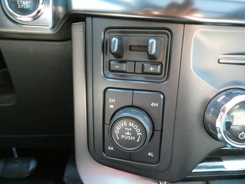Used 2021 Ford F150 Platinum w/ FX4 Off-Road Package AWD/4WD image 32