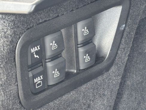 Used 2025 BMW X7 M60i AWD/4WD image 36
