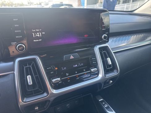 Used 2022 Kia Sorento S image 18