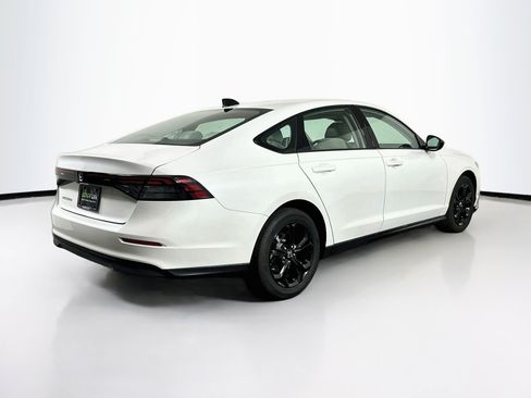 Used 2025 Honda Accord SE image 9