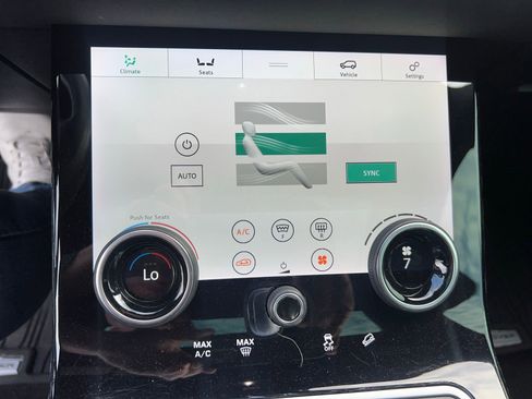 Used 2020 Land Rover Range Rover Evoque SE image 29