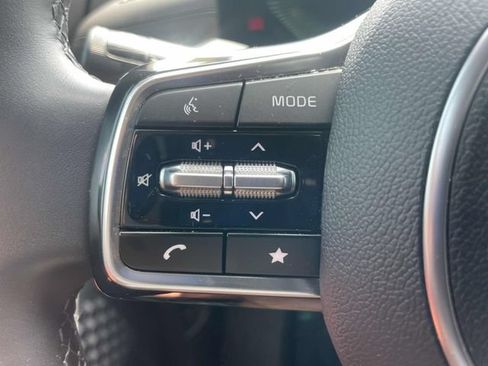 Certified 2025 Kia Carnival EX FWD image 28