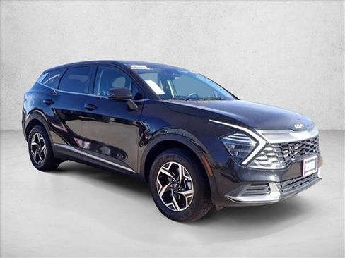 Used 2024 Kia Sportage LX image 6