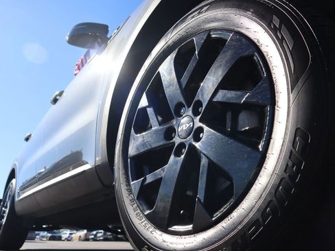 Used 2023 Kia Sorento S image 8