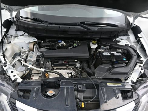 Used 2018 Nissan Rogue SV AWD/4WD image 12