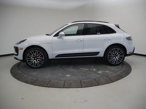 Certified 2023 Porsche Macan S image 2