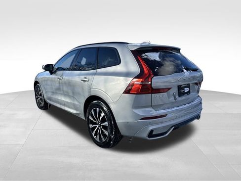 Used 2025 Volvo XC60 B5 Plus image 9