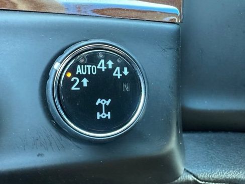 Used 2018 Cadillac Escalade Luxury AWD/4WD image 18