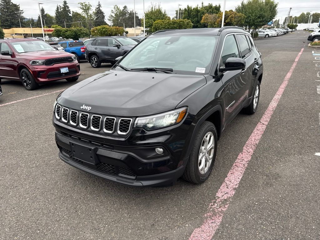 Used 2024 Jeep Compass Latitude AWD/4WD image 3